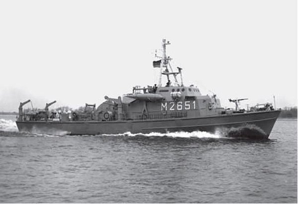 Nautiquität / Original Ankervorläufer / Binnenminensuchboot "FREYA" M2651/ VERKAUFT !