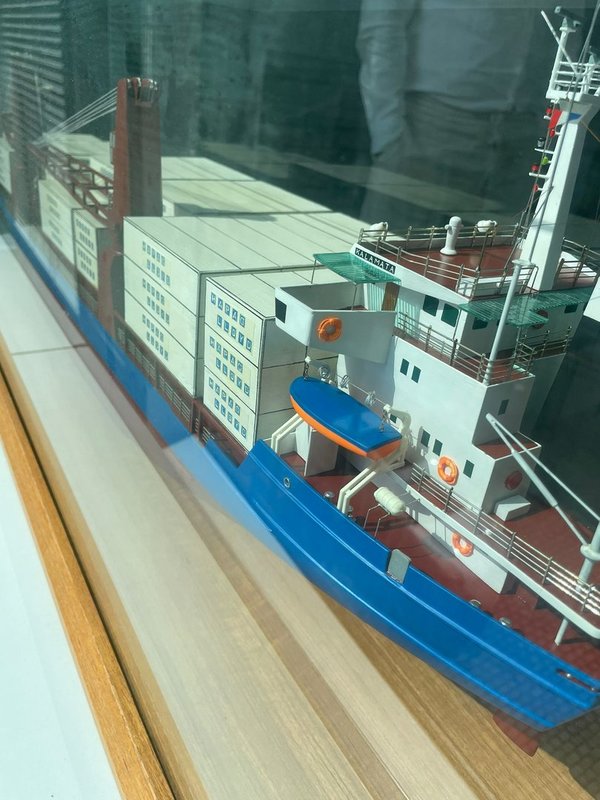 VORANKÜNDIGUNG:  Schiffsmodelle - echte Reedereimodelle - Handarbeiten aus Holz