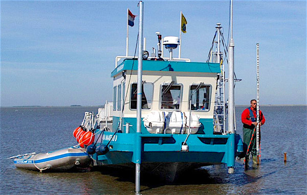 Holländisches Flachwasserarbeitsboot mit Waterjet Antrieb